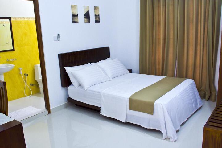 Hotel Twelve
