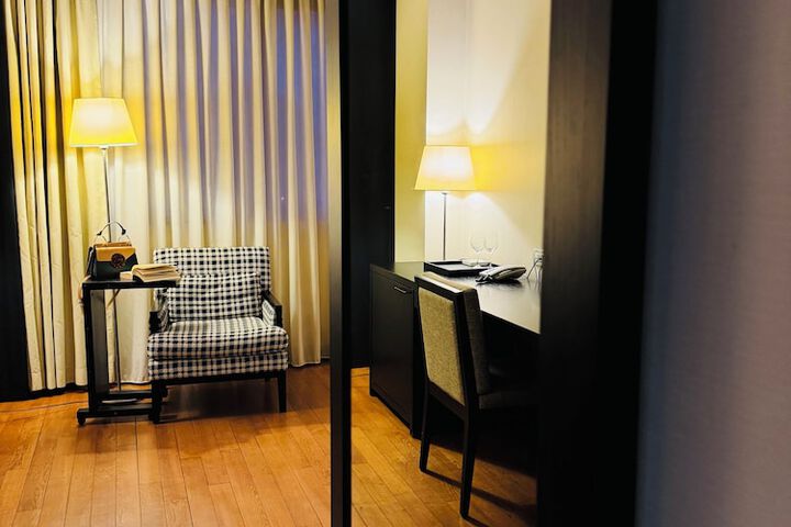 Room 7 of 10