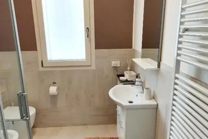 Room 7 of 11