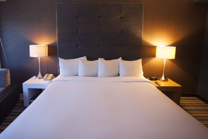 Premier King Bed (5 of 5)