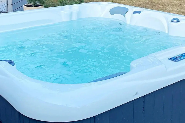Pool 10 of 17