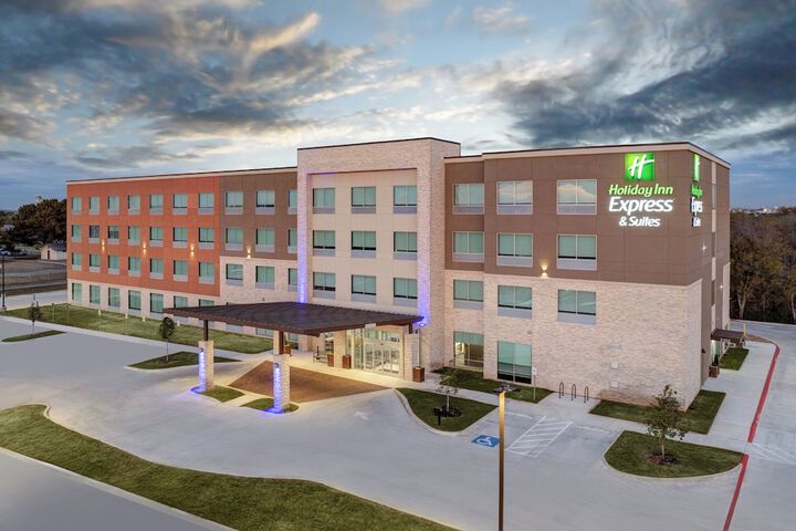 Exterior of Holiday Inn Express & Suites Austin Airport East by IHG