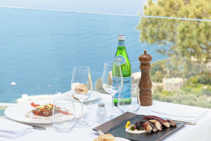 Dining 67 of 97