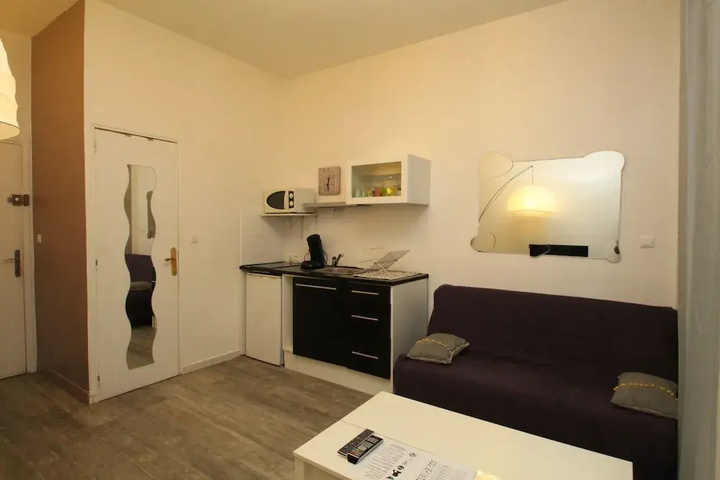 Room 4 of 11