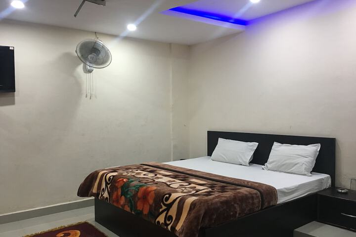 Room 11 of 30