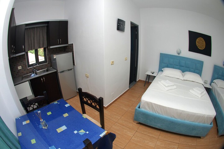Room 22 of 103