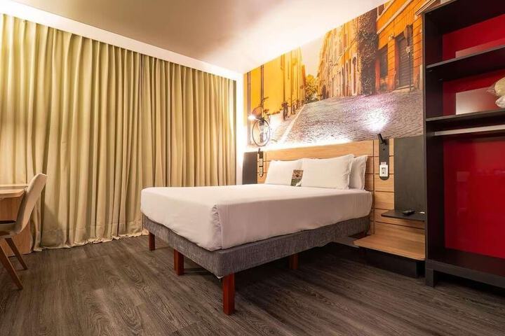 Room 44 of 164