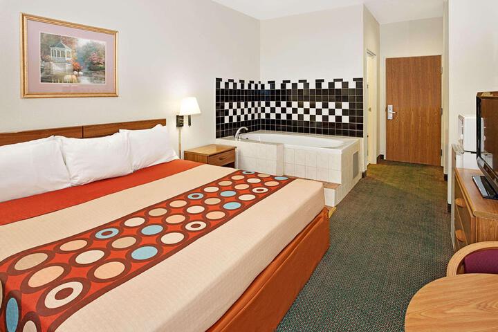 1 King Bed (9 of 9)