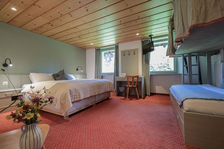 Room 50 of 102