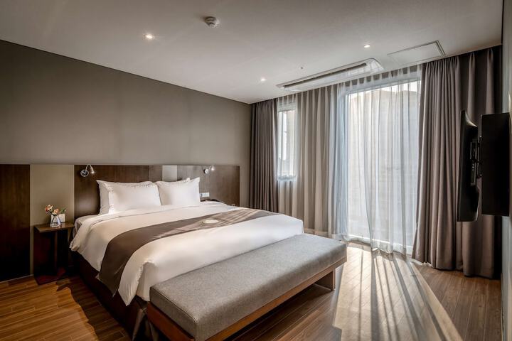Room 43 of 84