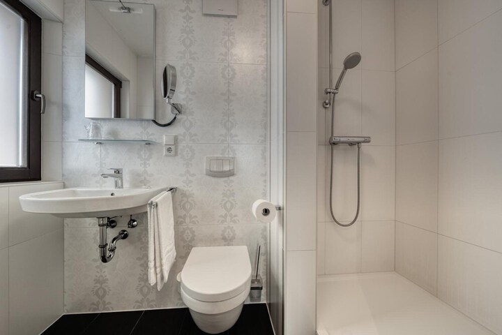 Room 42 of 53