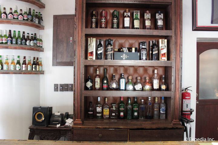 Lounge 104 of 131