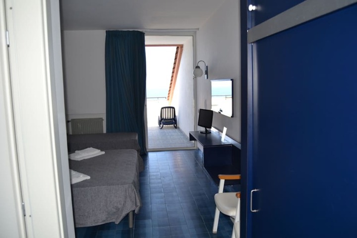 Room 27 of 50