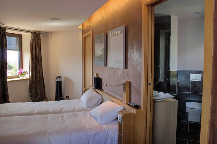 Room 18 of 119