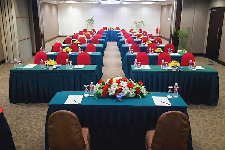 Ballroom/Hall 22 of 27
