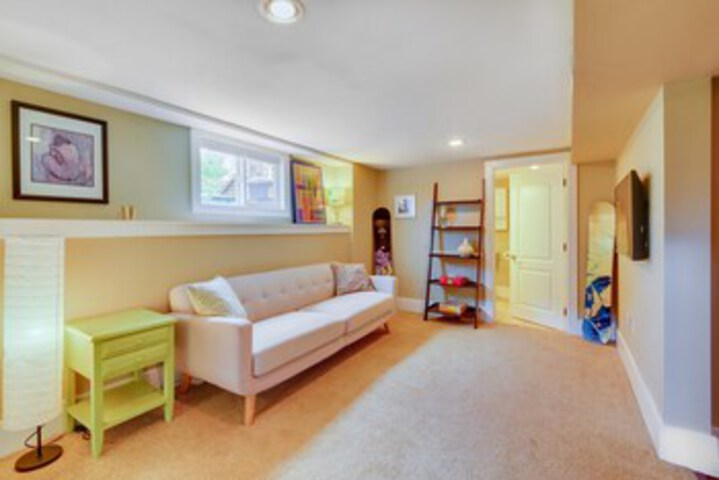 Room 16 of 22