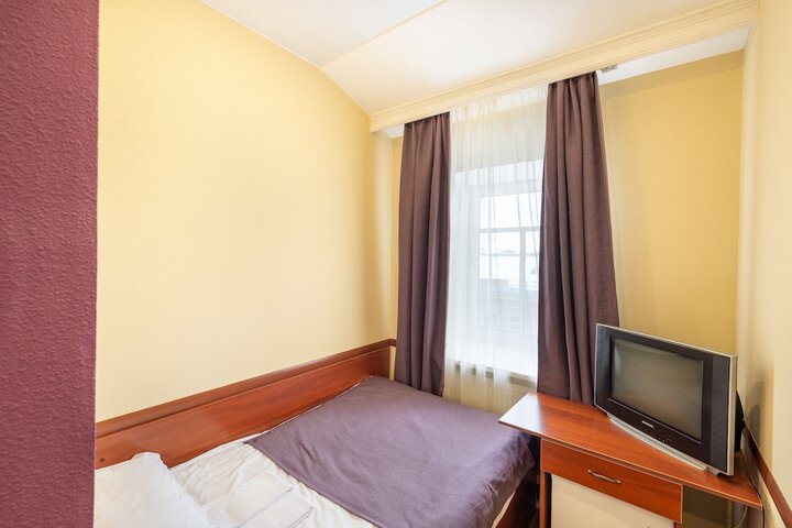 Room 9 of 31