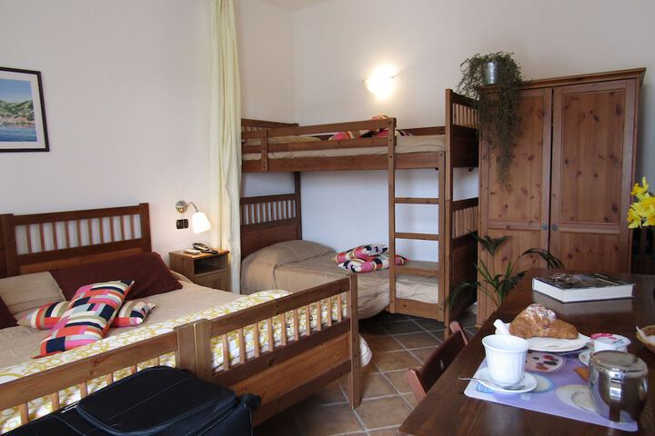 Room 5 of 32