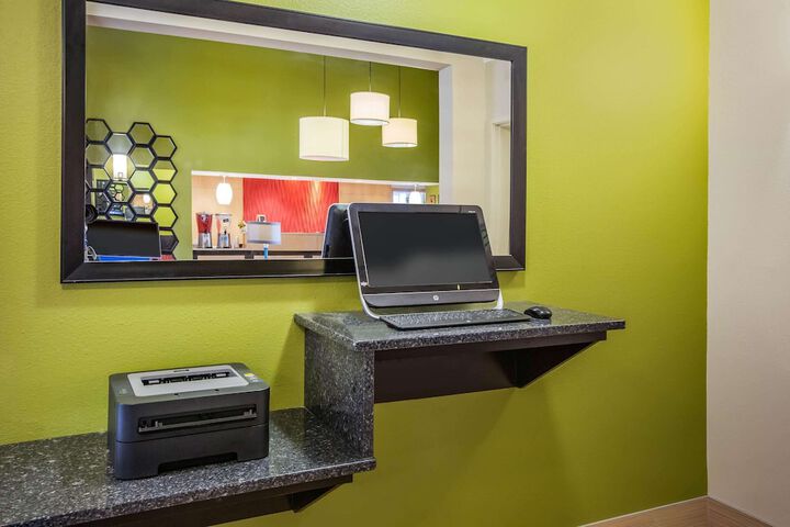 Business Center 38 of 48