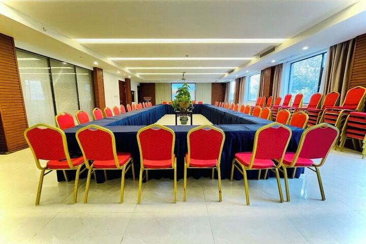 Business Center 40 of 50