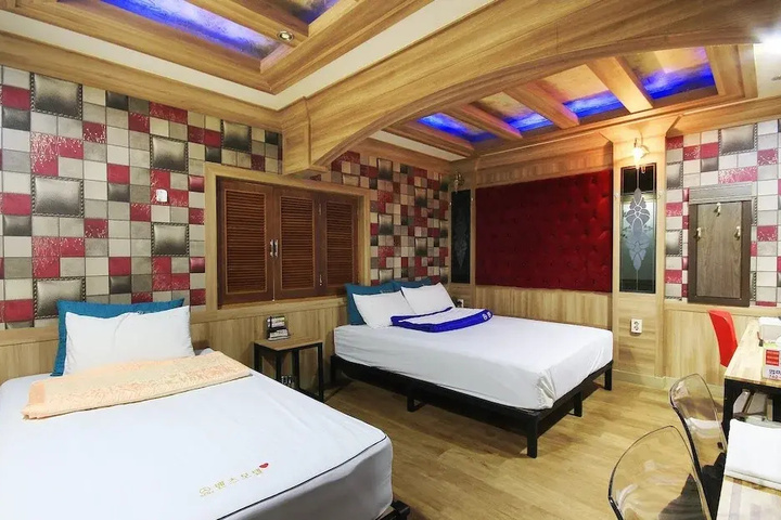 Room 4 of 4