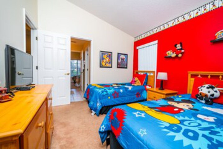 Room 32 of 35