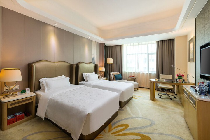 Room 7 of 19