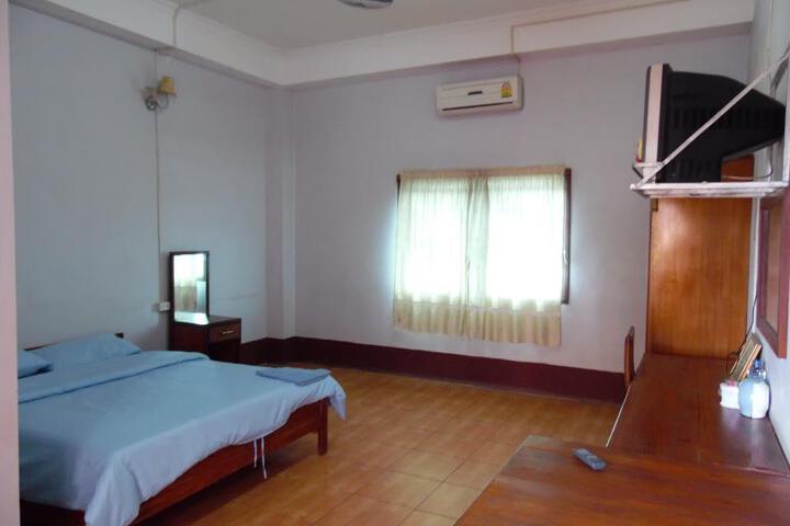Room 4 of 5
