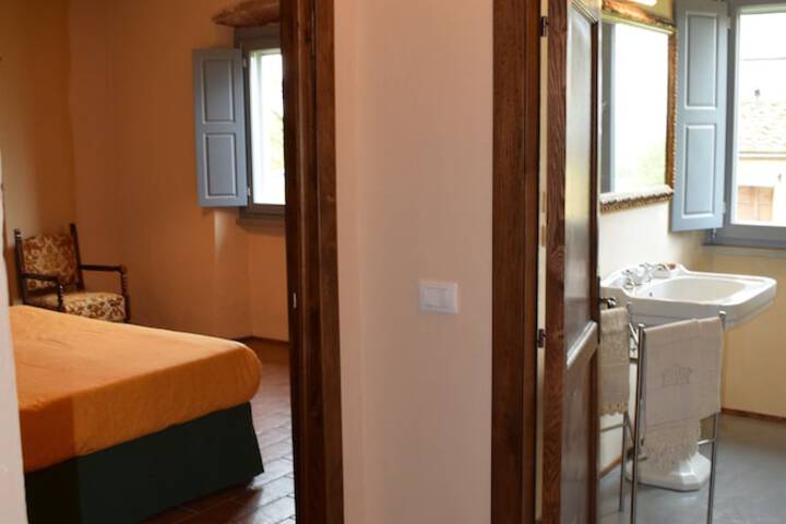 Room 5 of 42