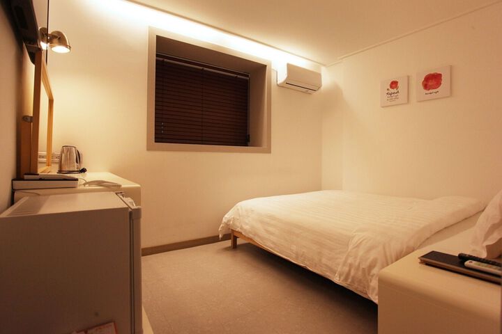 Room 46 of 198