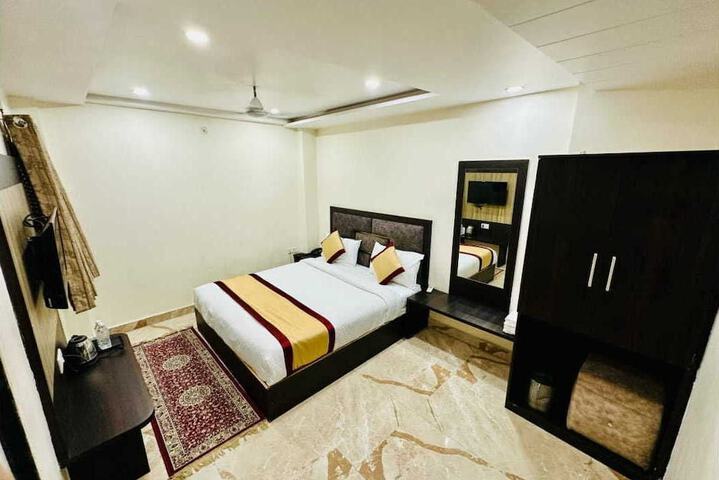 Room 15 of 46