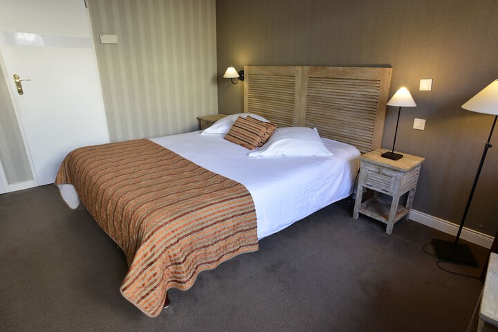 Room 17 of 102