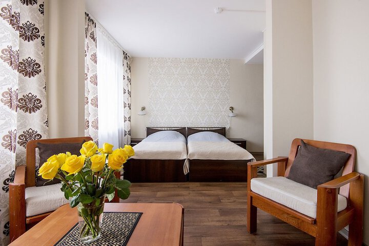 Room 7 of 25