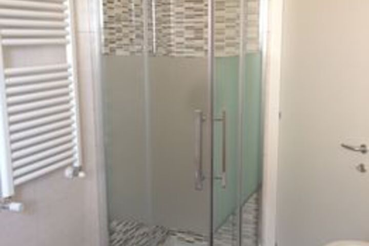 Room 2 of 18