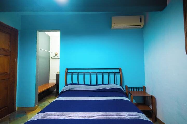 Room 28 of 82