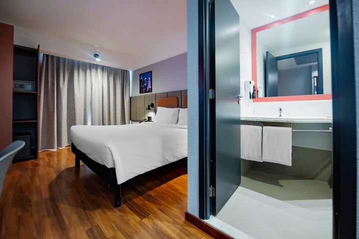 Room 32 of 133