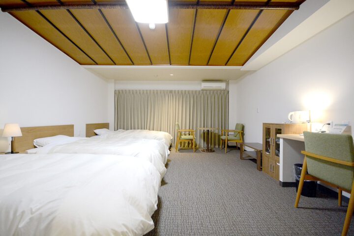 Room 10 of 30