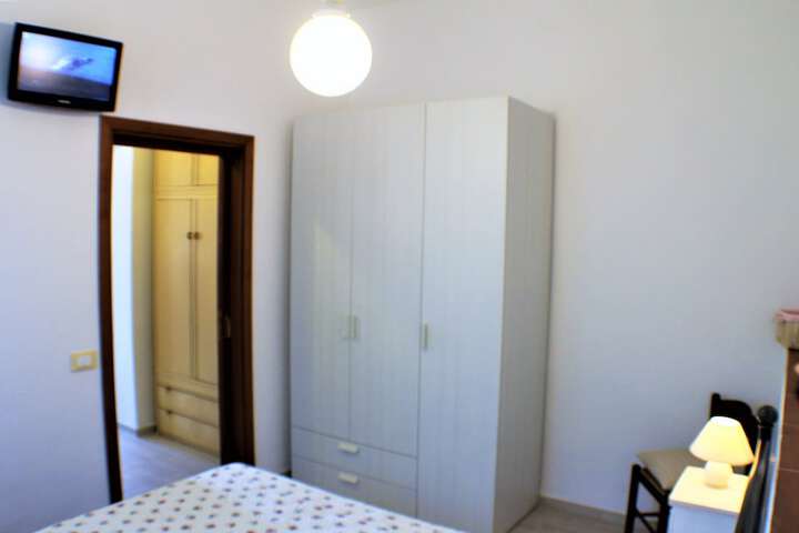 Room 12 of 27