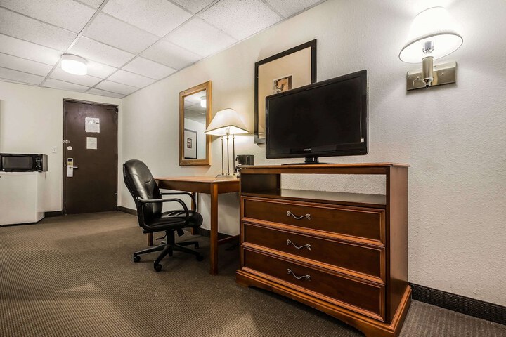 Room 9 of 29