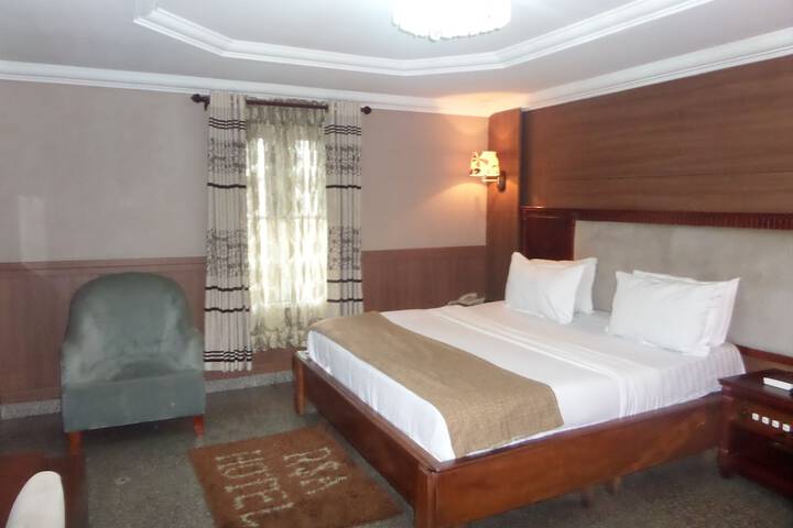 Room 12 of 30