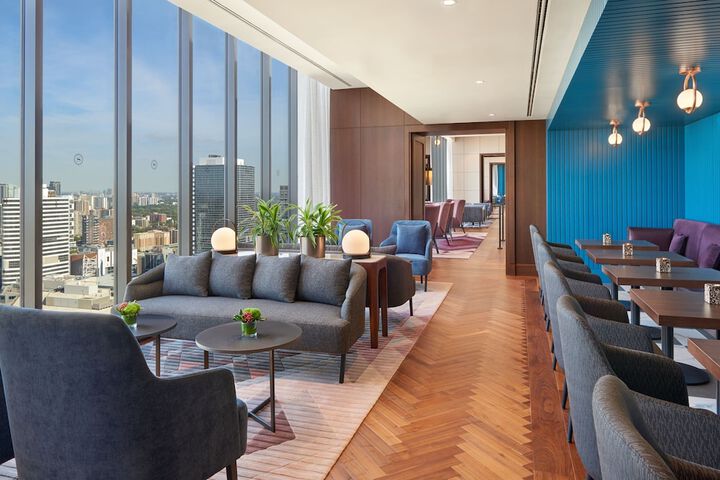 Lounge 105 of 120