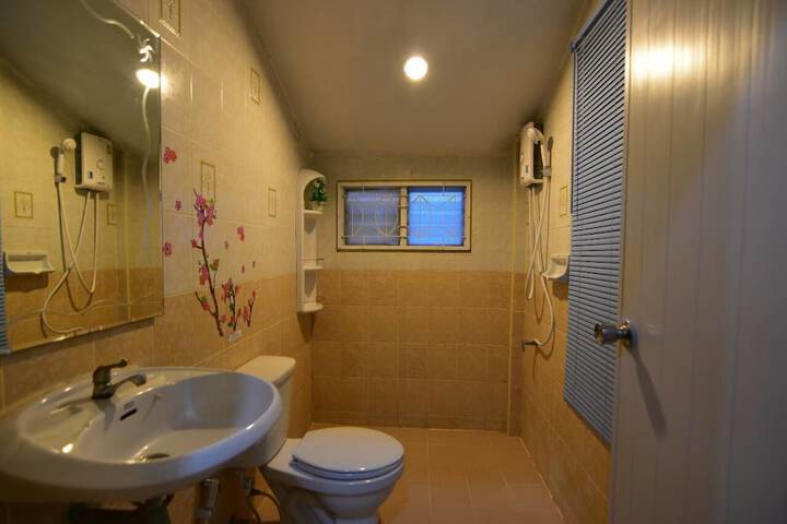 Room 9 of 16