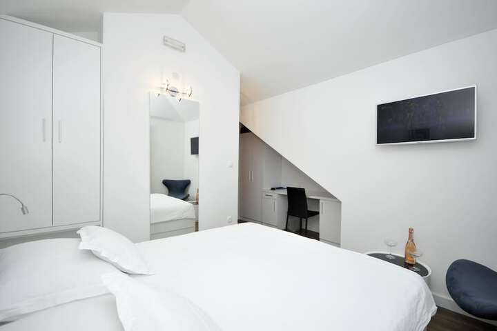 Room 44 of 132