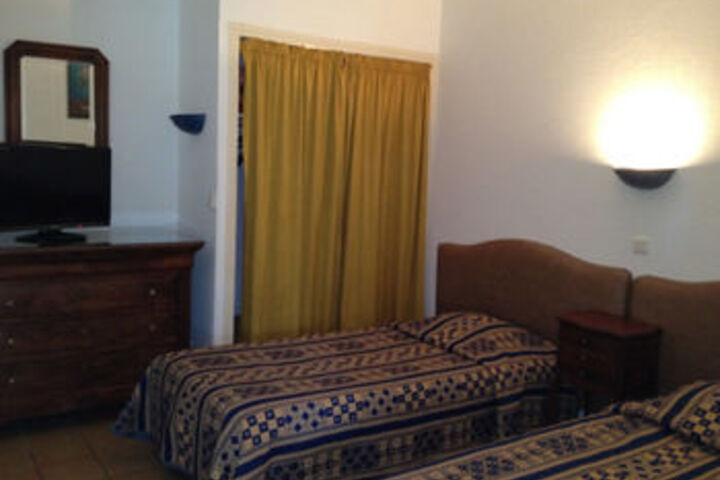 Room 16 of 39