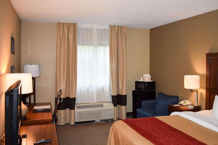 1 King Bed (4 of 15)