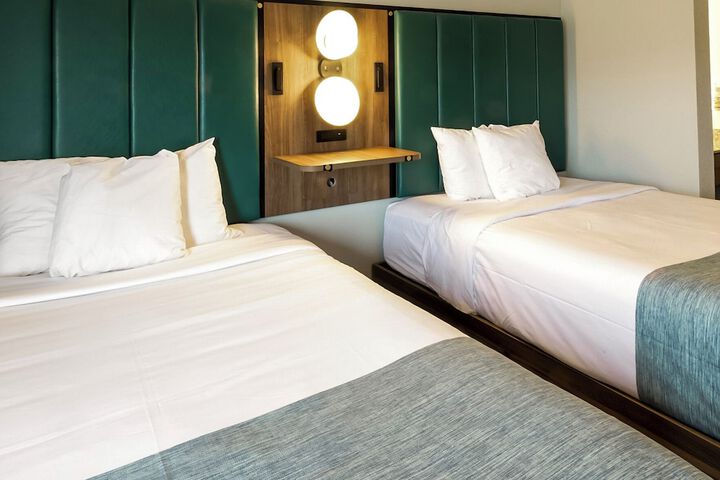 2 Double Beds (11 of 14)