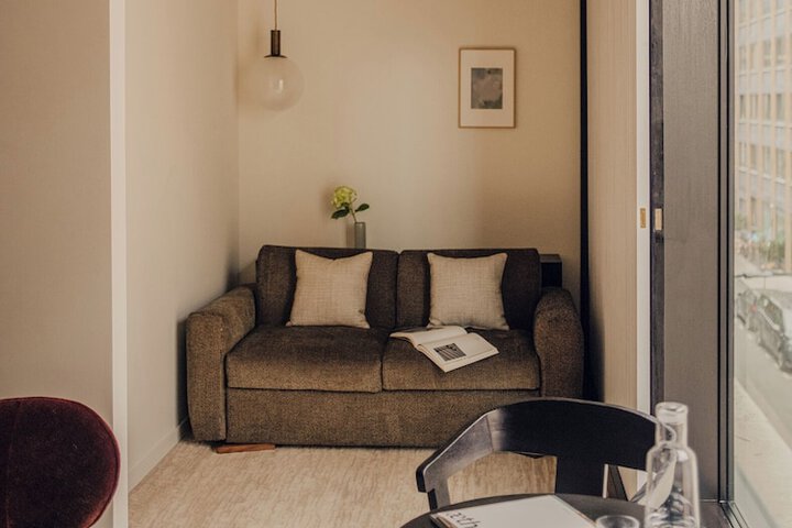 Room 42 of 102
