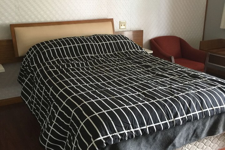 Room 6 of 49