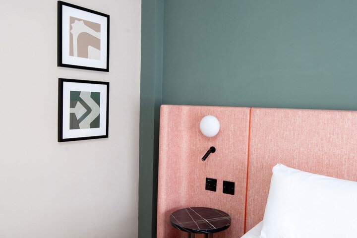 Room 28 of 108