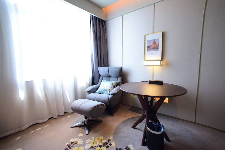 Room 28 of 40